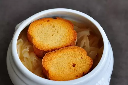 Французский луковый суп с коньяком: шаг 5