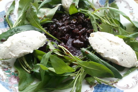 Салат из свеклы с творожным сыром, рукколой и черносливом: шаг 2