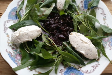 Салат из свеклы с творожным сыром, рукколой и черносливом: шаг 3