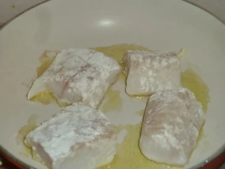 Салат с жареной треской и апельсинами: шаг 1