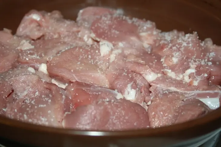 Тажин со свиной вырезкой и овощами на мангале: шаг 1