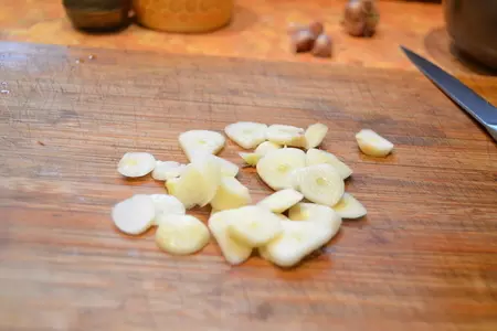 Рулька в пиве с медом и горчицей: шаг 2