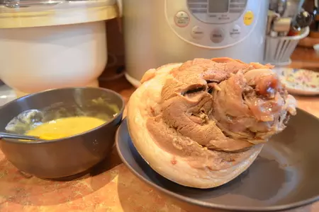 Рулька в пиве с медом и горчицей: шаг 6