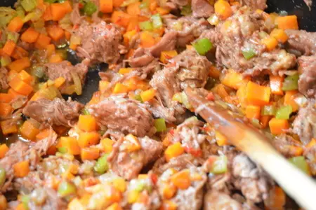 Гречка с овощами и домашней тушенкой за 20 минут: шаг 3