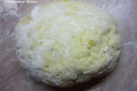 Рулет из картофельного теста с морковно-грибной начинкой: шаг 6