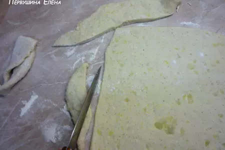 Рулет из картофельного теста с морковно-грибной начинкой: шаг 8