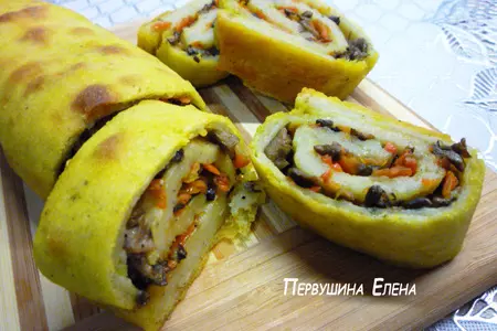 Рулет из картофельного теста с морковно-грибной начинкой: шаг 13