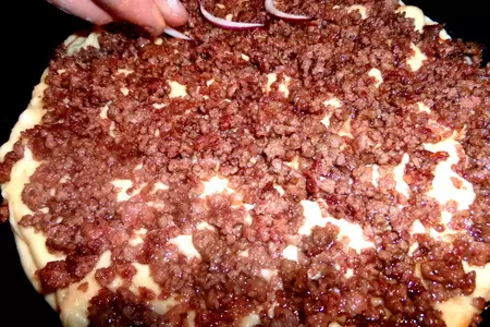 Пицца со вкусом чизбургера: шаг 3