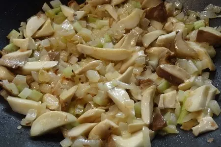 Крабовый крем суп с гребешками и грибами: шаг 4