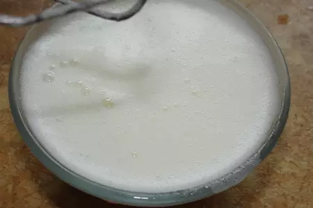Яблочный пирог с изюмом: шаг 2