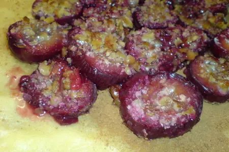 Галета с печёными сливами в меду,с грецкими орехами  и корицей: шаг 6
