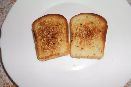 Брускетта с козьим сыром и черникой: шаг 2