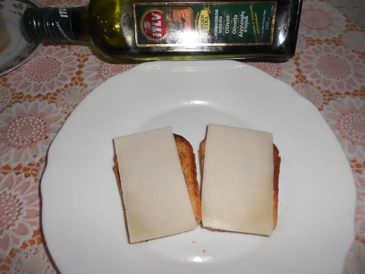 Брускетта с козьим сыром и черникой: шаг 4