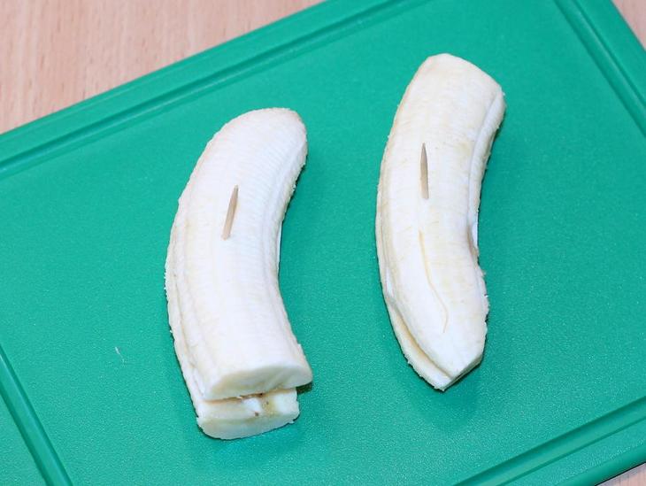 Жареные бананы с сыром, шоколадом и орешками: шаг 3