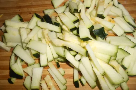 Кальцоне с цукини, оливками и моцареллой.: шаг 2