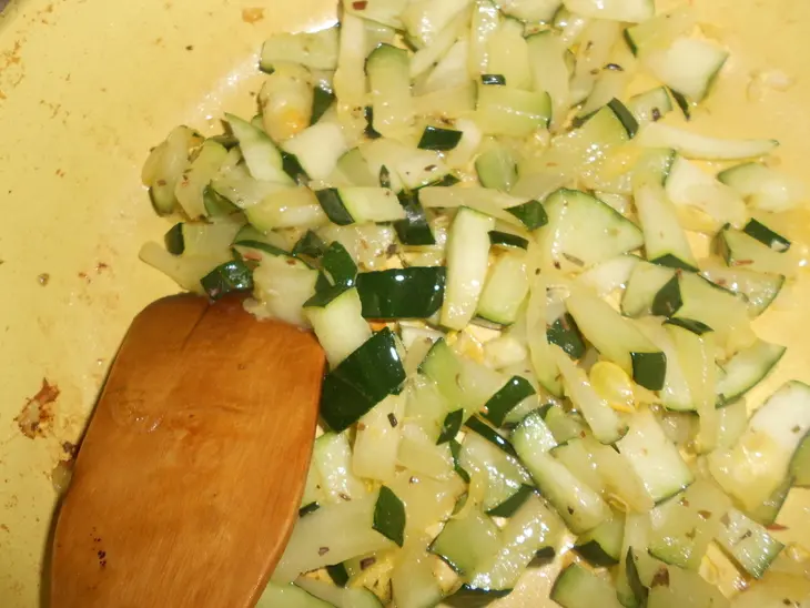Кальцоне с цукини, оливками и моцареллой.: шаг 3