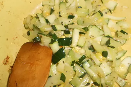 Кальцоне с цукини, оливками и моцареллой.: шаг 3