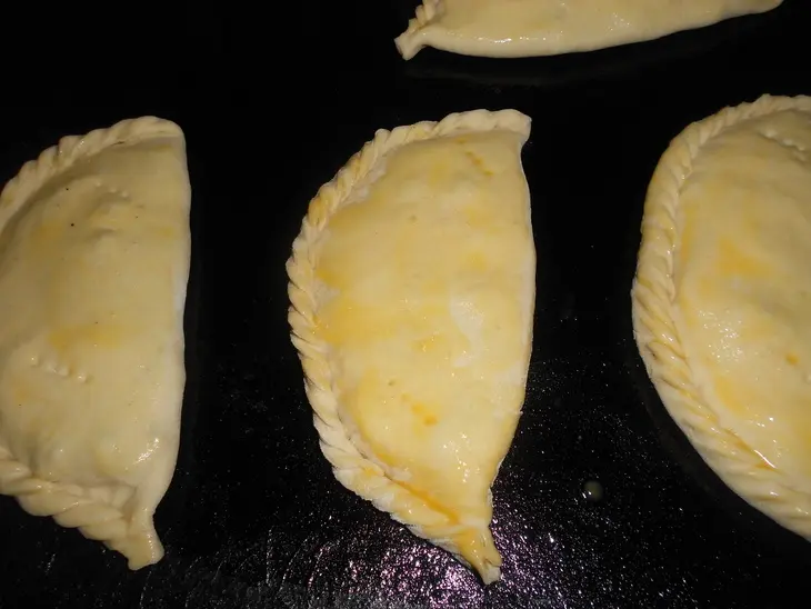 Кальцоне с цукини, оливками и моцареллой.: шаг 7