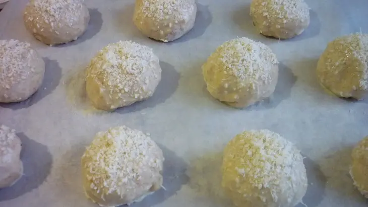 Пирожки-булочки с капустой и пышка со сметаной: шаг 4
