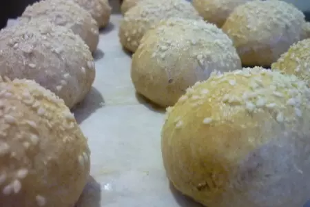 Пирожки-булочки с капустой и пышка со сметаной: шаг 5