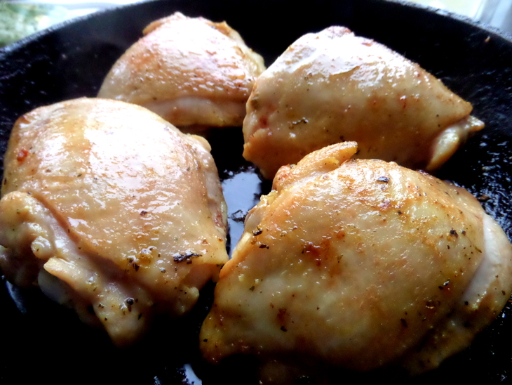 Жареные куриные бёдра с яичным соусом: шаг 2