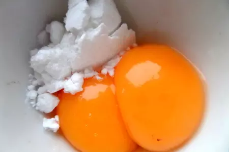 Жареные куриные бёдра с яичным соусом: шаг 6