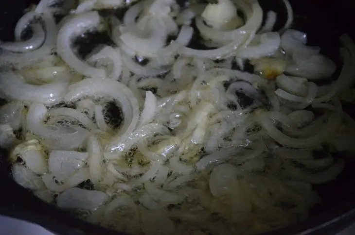 Омлет с горошком и сыром: шаг 3
