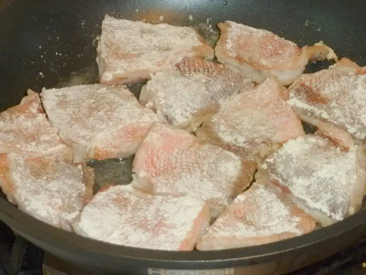 Хрустящий морской окунь с мятным соусом: шаг 2