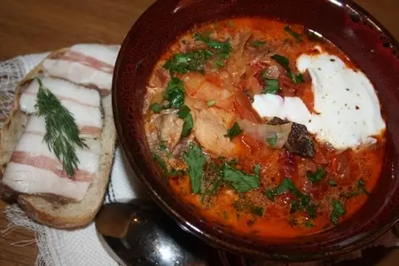 Экспериментальный борщ с грибами, кабачками и сметаной, томленый в чугунке: шаг 16