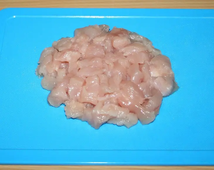 "гнездышки" из спагетти с курицей,помидорами и оливками: шаг 2