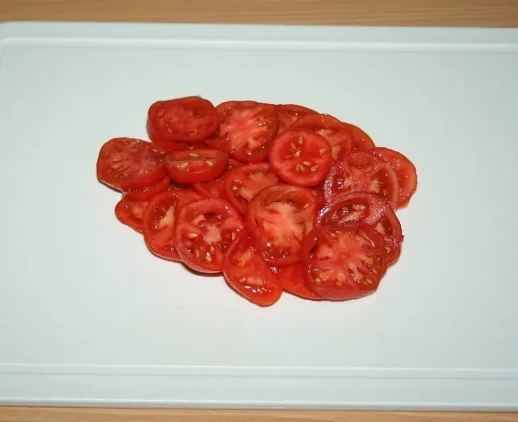 "гнездышки" из спагетти с курицей,помидорами и оливками: шаг 3