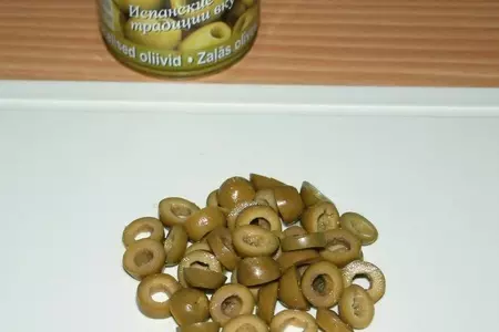 "гнездышки" из спагетти с курицей,помидорами и оливками: шаг 4