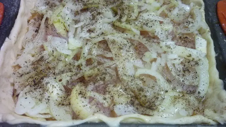 Дрожжевой пирог с пангасиусом: шаг 2