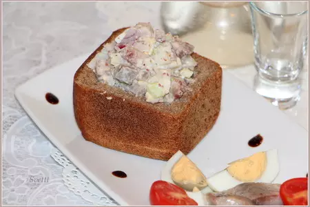 Картофельный салат с сельдью в ржаном хлебе: шаг 6