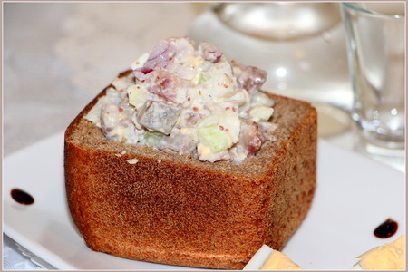 Картофельный салат с сельдью в ржаном хлебе: шаг 7