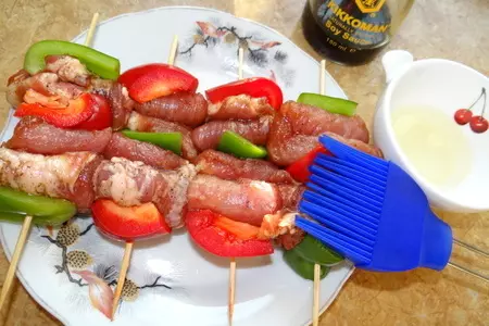 Мясная закуска на шпажках с кунжутом: шаг 3