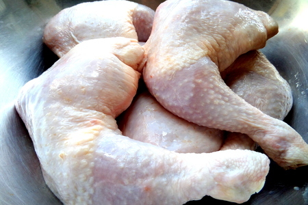 Куриные окорочка,запечённые на соляной основе: шаг 1
