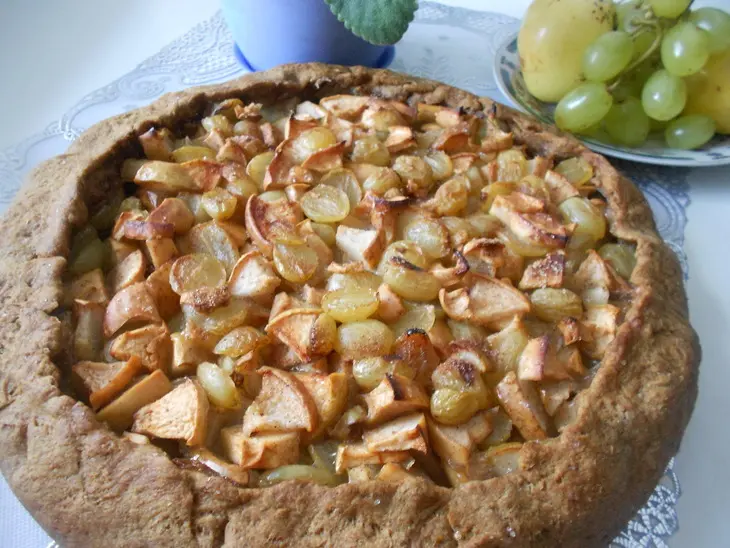 Ржаная галета с яблоками, грушами и виноградом: шаг 9