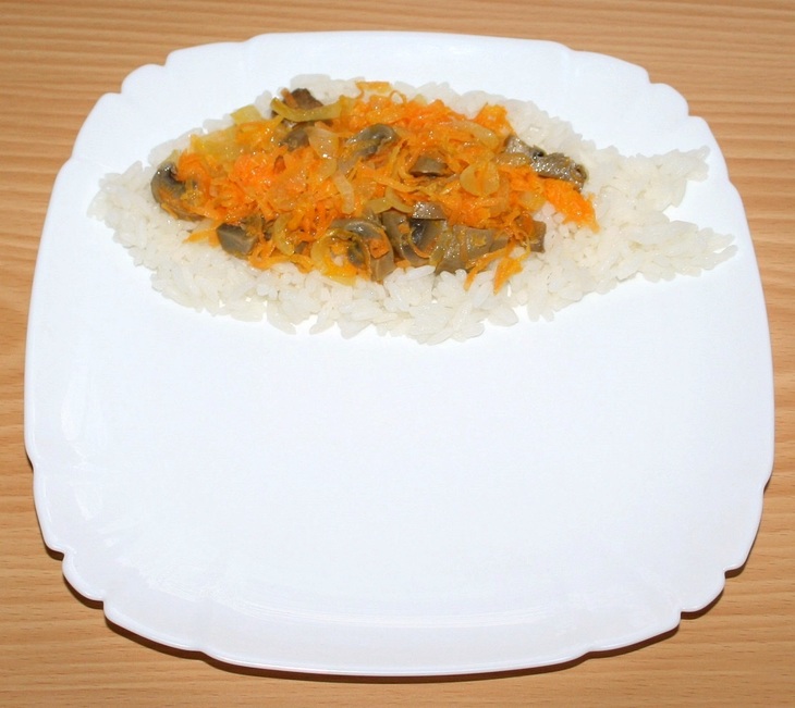 Жареные караси с гарниром из риса янтарь, овощей и грибов "золотая рыбка" за 30 минут: шаг 7