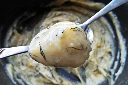 Куриный бульон с заварными клёцками: шаг 6