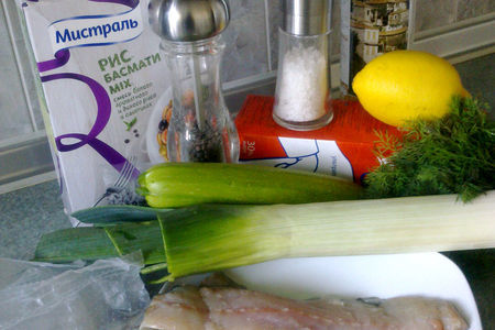 Рыба сибас, рис басмати микс на подушке из сливочного порея и салат из кабачка: шаг 1