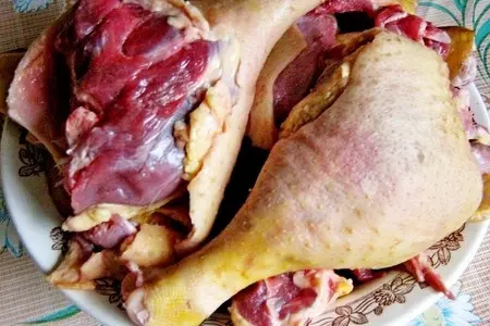 Утиная ножка с гарниром из маринованной тыквы и сливовым соусом.: шаг 1