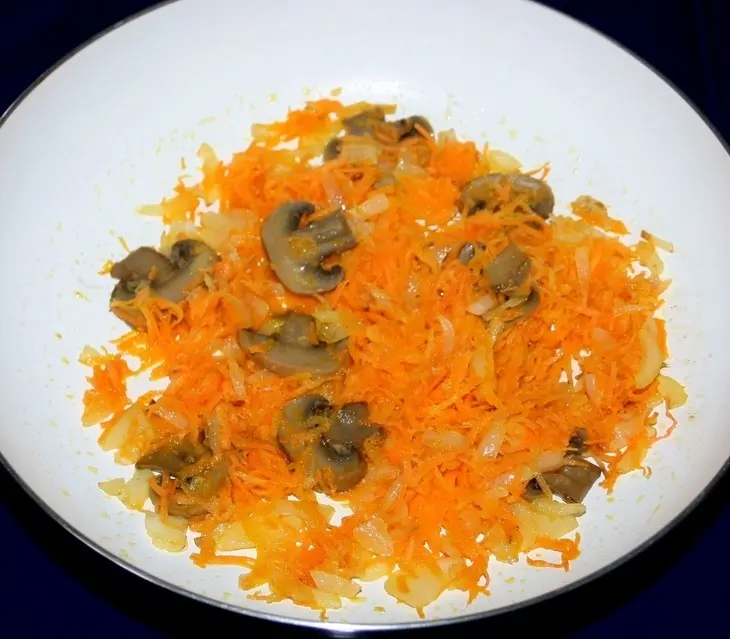 Мясные фрикадельки с овощами и грибами с разноцветным рисом за 25 минут: шаг 5