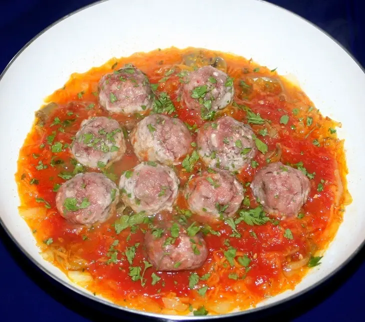 Мясные фрикадельки с овощами и грибами с разноцветным рисом за 25 минут: шаг 6