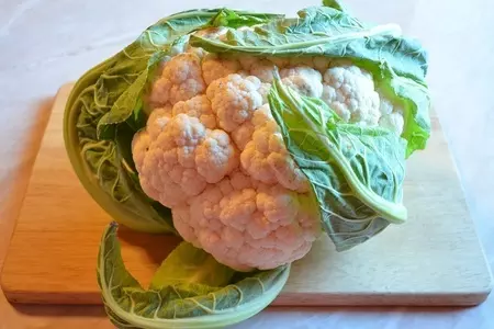Нежная курица с цветной капустой под соусом «бешамель» и гаудой.: шаг 1