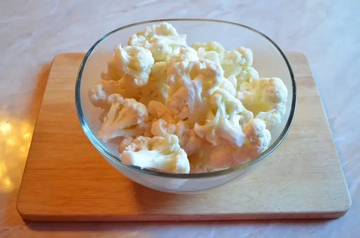 Нежная курица с цветной капустой под соусом «бешамель» и гаудой.: шаг 3