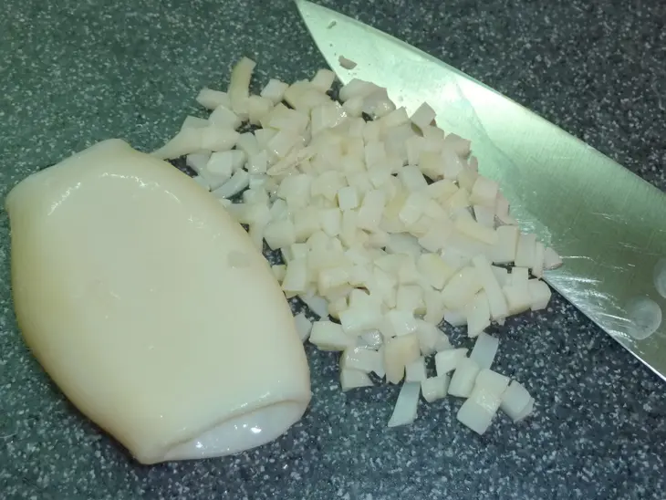 Салат с кальмарами "празднично-новогодний": шаг 1
