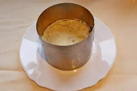 Тимбаль из картофельного пюре с креветками и миндальным соусом.: шаг 5