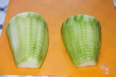Запеченный картофель с кабачком: шаг 1