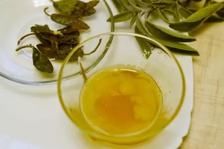 Куриное филе с картофелем на пару и шалфейным маслом.: шаг 4
